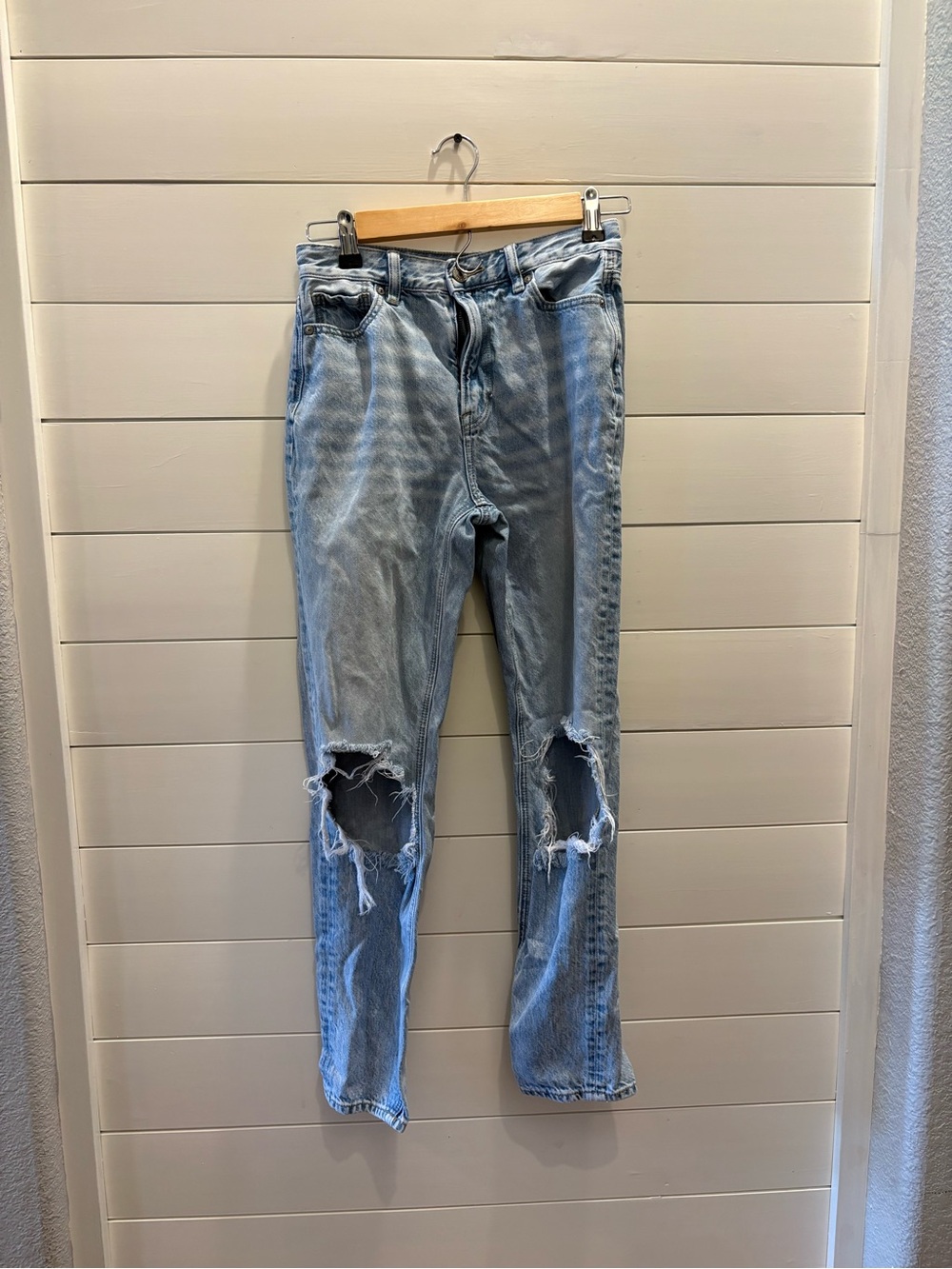 American Eagle Outfitters Light Blue Ripped Mom Jeans